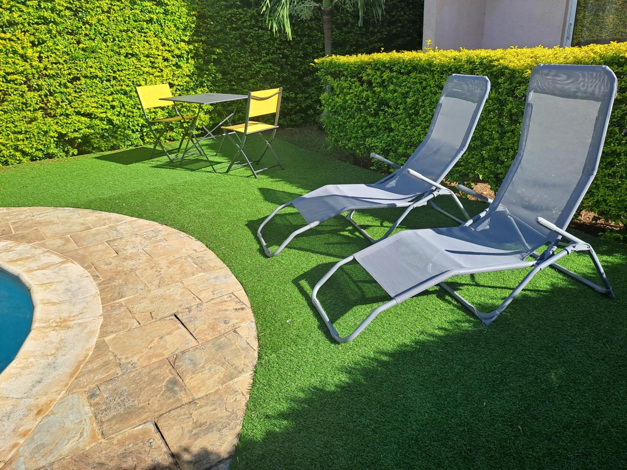 Appartement Paisible Avec Jardin & Piscine Albion Esterno foto