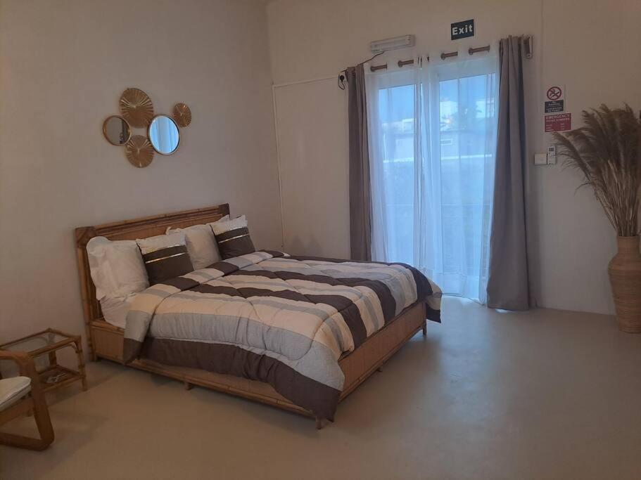 Appartement Paisible Avec Jardin & Piscine Albion Esterno foto
